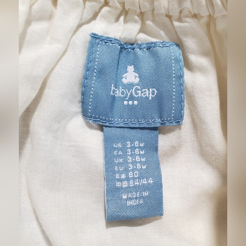 GAP Cream Eyelet Baby Romper  Size 3-6M - Picture 2 of 7